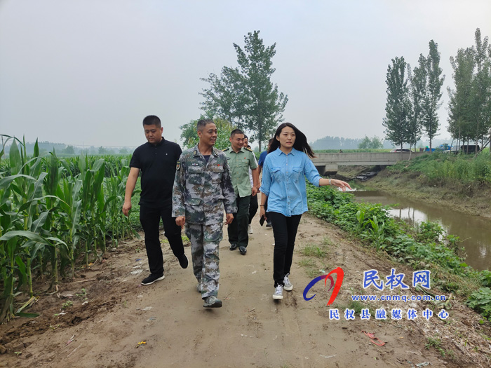 縣委常委、縣人武部部長熊四香到雙塔鎮(zhèn)開展防汛除澇安全專項巡河工作