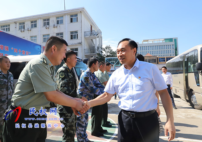 縣領(lǐng)導(dǎo)“八一”前夕慰問駐民官兵和消防指戰(zhàn)員 縣領(lǐng)導(dǎo)“八一”前夕慰問駐民官兵和消防指戰(zhàn)員