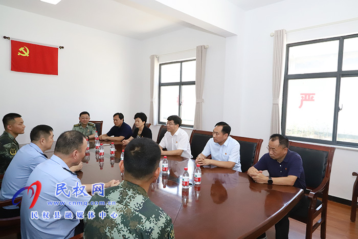 縣領(lǐng)導(dǎo)“八一”前夕慰問駐民官兵和消防指戰(zhàn)員 縣領(lǐng)導(dǎo)“八一”前夕慰問駐民官兵和消防指戰(zhàn)員