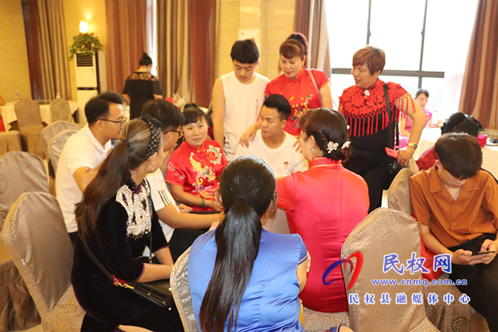 縣曲藝家協(xié)會(huì)為災(zāi)區(qū)愛心募捐6400元 縣曲藝家協(xié)會(huì)為災(zāi)區(qū)愛心募捐6400元