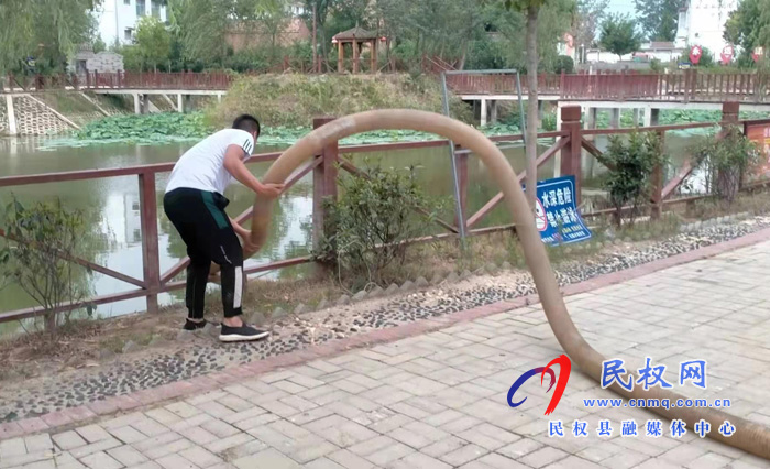 花園鄉(xiāng):全力以赴應(yīng)對臺風(fēng)“煙花” 花園鄉(xiāng):全力以赴應(yīng)對臺風(fēng)“煙花”