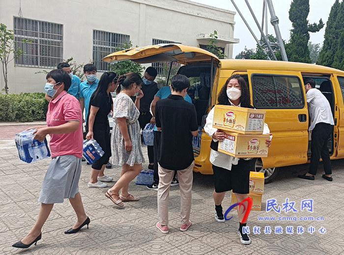 愛心企業(yè)儒房地產(chǎn)慰問融媒體中心一線工作人員 愛心企業(yè)儒房地產(chǎn)慰問融媒體中心一線工作人員