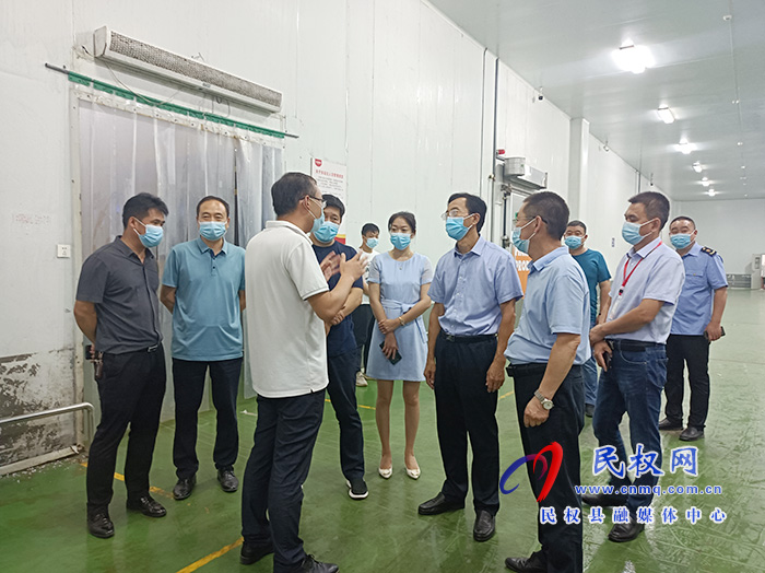 市市場(chǎng)監(jiān)督管理局局長(zhǎng)戚征倫到民開展萬人助萬企活動(dòng)并查看進(jìn)口冷鏈?zhǔn)称芬咔榉揽毓ぷ? title=