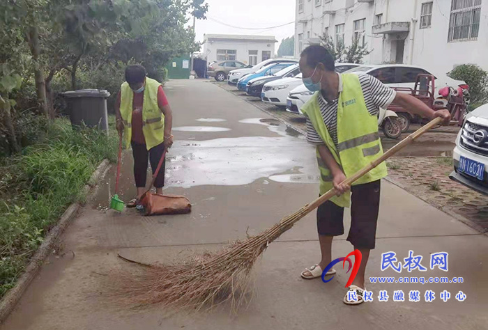 民權縣花園鄉(xiāng)筑牢疫情防控“衛(wèi)生防線”不給疫情留“盲區(qū)” 民權縣花園鄉(xiāng)筑牢疫情防控“衛(wèi)生防線”不給疫情留“盲區(qū)”