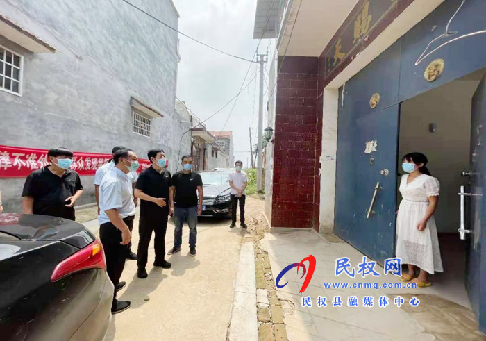 縣委常委、宣傳部長(zhǎng)屠志遠(yuǎn)到莊子鎮(zhèn)督導(dǎo)檢查疫情防控各項(xiàng)工作落實(shí)情況