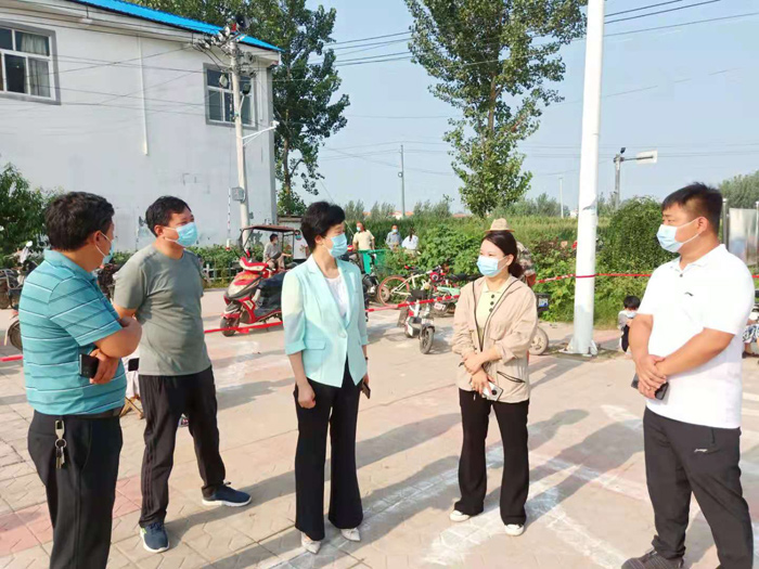 縣人大常委會主任周燕到老顏集鄉(xiāng)督導疫情防控工作開展情況 縣人大常委會主任周燕到老顏集鄉(xiāng)督導疫情防控工作開展情況