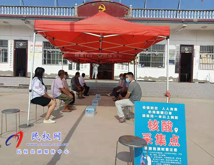 “愛(ài)心小板凳”?善舉暖民心 “愛(ài)心小板凳”?善舉暖民心