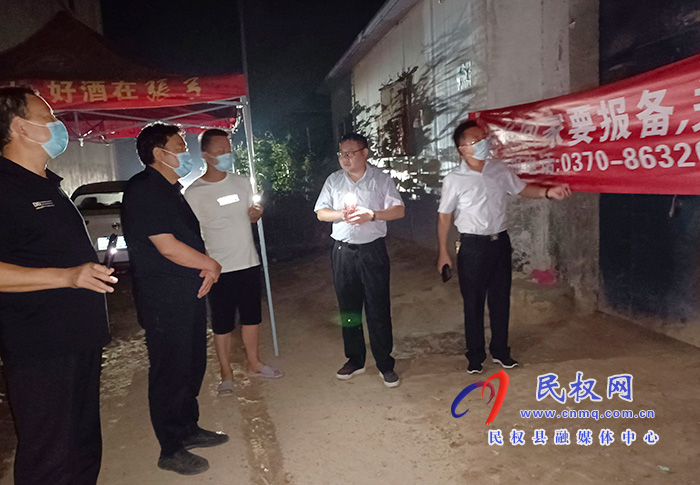 副縣長(zhǎng)陳進(jìn)領(lǐng)到王橋鎮(zhèn)督導(dǎo)疫情防控工作 副縣長(zhǎng)陳進(jìn)領(lǐng)到王橋鎮(zhèn)督導(dǎo)疫情防控工作