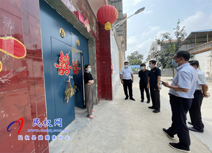 縣委常委、宣傳部長屠志遠(yuǎn)到莊子鎮(zhèn)督導(dǎo)檢查疫情防控各項(xiàng)工作落實(shí)情況