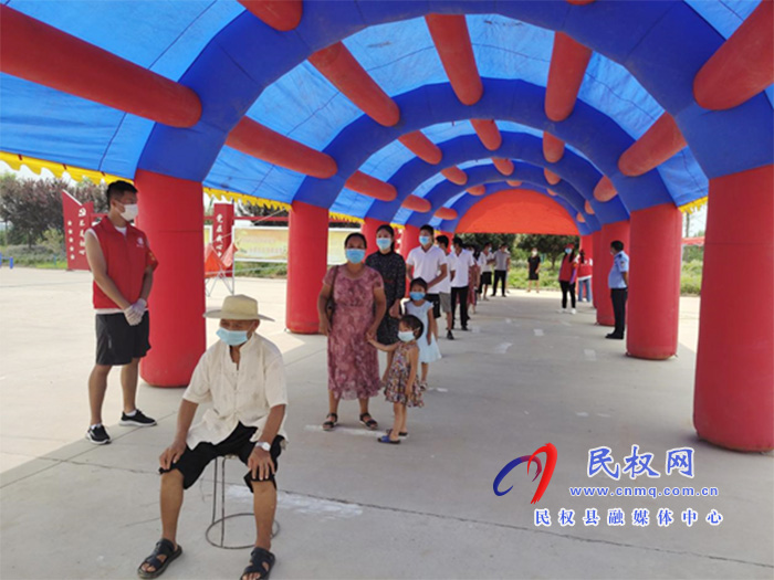 雙塔鎮(zhèn):遮陽蓬 指示線 核酸檢測隊隊站 雙塔鎮(zhèn):遮陽蓬 指示線 核酸檢測隊隊站