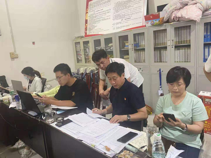 民權(quán)縣疫情防控指揮部數(shù)據(jù)統(tǒng)計專班小組持續(xù)加快對大數(shù)據(jù)派單反饋風(fēng)險人群的摸排力度 民權(quán)縣疫情防控指揮部數(shù)據(jù)統(tǒng)計專班小組持續(xù)加快對大數(shù)據(jù)派單反饋風(fēng)險人群的摸排力度