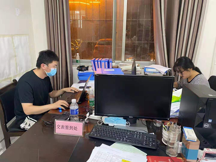 民權(quán)縣疫情防控指揮部數(shù)據(jù)統(tǒng)計專班小組持續(xù)加快對大數(shù)據(jù)派單反饋風(fēng)險人群的摸排力度 民權(quán)縣疫情防控指揮部數(shù)據(jù)統(tǒng)計專班小組持續(xù)加快對大數(shù)據(jù)派單反饋風(fēng)險人群的摸排力度