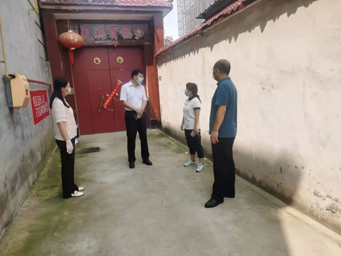 縣委常委、縣紀委書記、縣監(jiān)委主任張亞光到南華辦事處等地督導檢查疫情防控工作