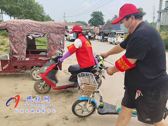 雙塔鎮(zhèn)大學生志愿者在行動: 疫情防控守初心 志愿先鋒顯擔當 雙塔鎮(zhèn)大學生志愿者在行動: 疫情防控守初心 志愿先鋒顯擔當