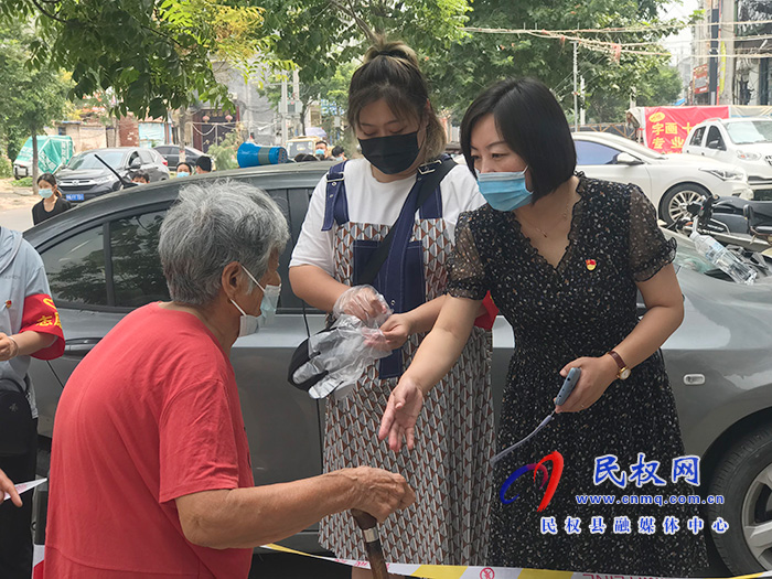 民權縣幼兒園黨員教師及教職工志愿者積極參與疫情防控志愿服務活動 民權縣幼兒園黨員教師及教職工志愿者積極參與疫情防控志愿服務活動