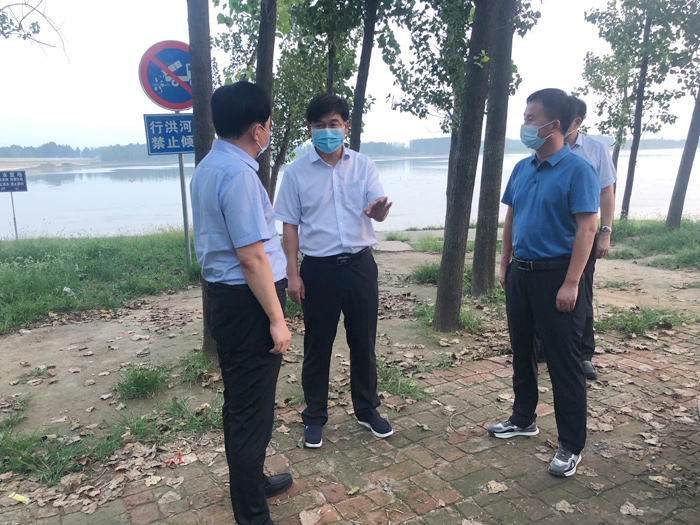 縣委書記張團結到林七鄉(xiāng)督導防汛和疫情防控工作 縣委書記張團結到林七鄉(xiāng)督導防汛和疫情防控工作