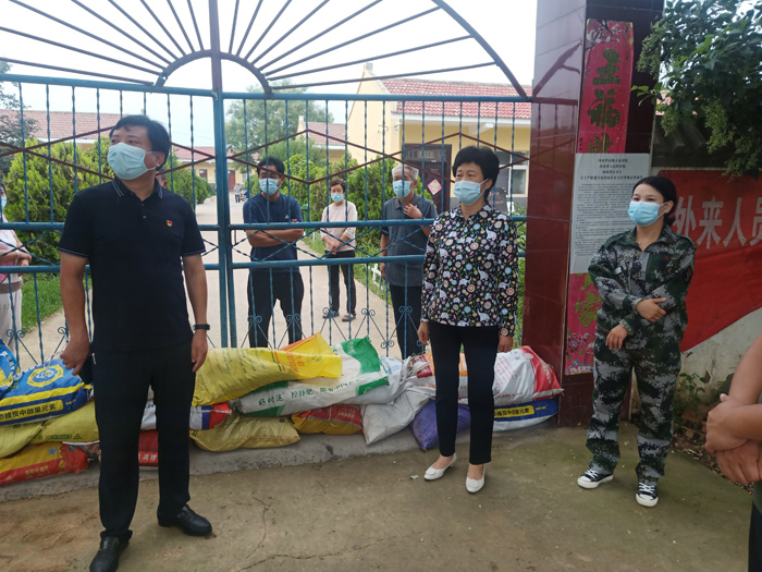 縣人大常委會主任周燕到老顏集鄉(xiāng)督導防汛工作 縣人大常委會主任周燕到老顏集鄉(xiāng)督導防汛工作