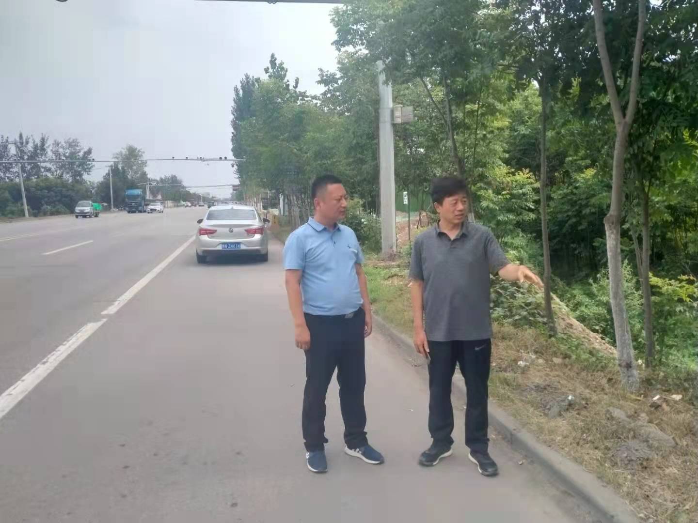 縣政府黨組成員、信訪局局長陳鴻志到伯黨鄉(xiāng)陳良河（伯黨段）開展巡河工作