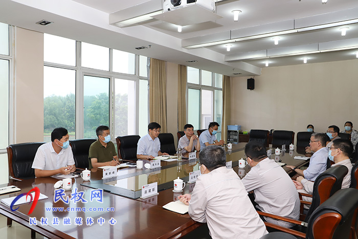 縣委書記張團(tuán)結(jié)深入企業(yè)開展“萬(wàn)人助萬(wàn)企”活動(dòng) 縣委書記張團(tuán)結(jié)深入企業(yè)開展“萬(wàn)人助萬(wàn)企”活動(dòng)