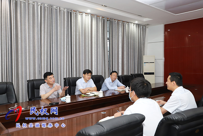 縣委書記張團(tuán)結(jié)深入企業(yè)開展“萬(wàn)人助萬(wàn)企”活動(dòng) 縣委書記張團(tuán)結(jié)深入企業(yè)開展“萬(wàn)人助萬(wàn)企”活動(dòng)