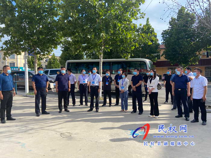 市人大執(zhí)法檢查組到民權(quán)檢查《中華人民共和國(guó)畜牧法》和《河南省畜牧業(yè)條例》貫徹落實(shí)情況 市人大執(zhí)法檢查組到民權(quán)檢查《中華人民共和國(guó)畜牧法》和《河南省畜牧業(yè)條例》貫徹落實(shí)情況