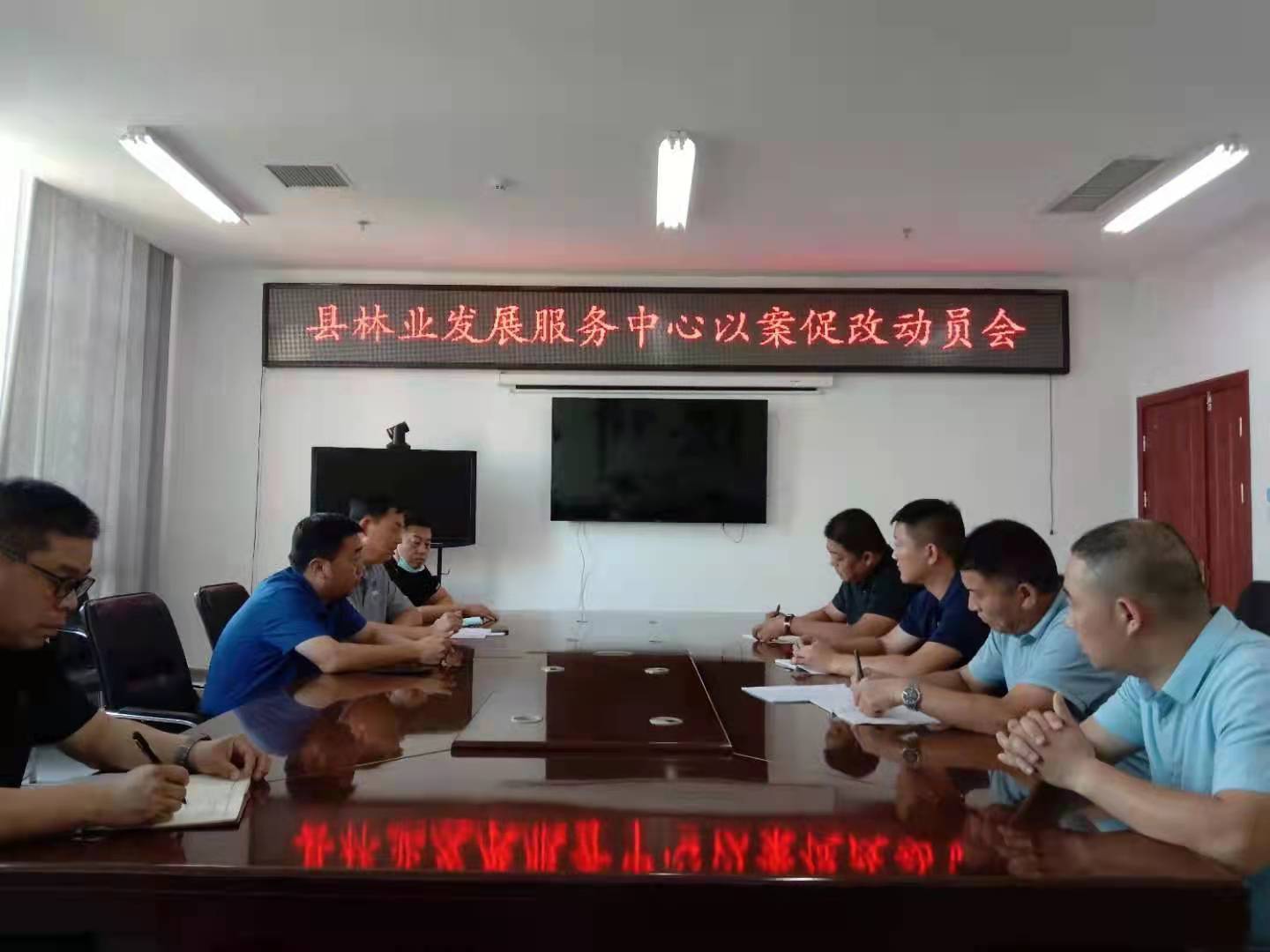 縣林業(yè)發(fā)展服務(wù)中心以《虞城縣疫情防控失職失責典型案例》及《市委關(guān)于三起損害營商環(huán)境案件為典型案件》開展 縣林業(yè)發(fā)展服務(wù)中心以《虞城縣疫情防控失職失責典型案例》及《市委關(guān)于三起損害營商環(huán)境案件為典型案件》開展