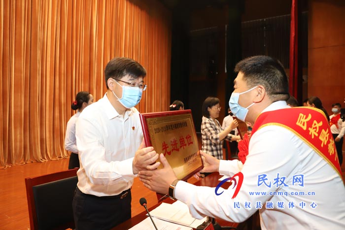 民權(quán)縣慶祝第37個教師節(jié)暨教育體育工作表彰大會舉行 民權(quán)縣慶祝第37個教師節(jié)暨教育體育工作表彰大會舉行