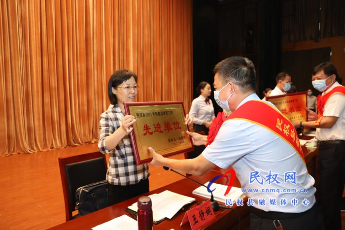 民權(quán)縣慶祝第37個教師節(jié)暨教育體育工作表彰大會舉行 民權(quán)縣慶祝第37個教師節(jié)暨教育體育工作表彰大會舉行