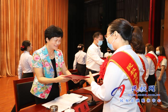 民權(quán)縣慶祝第37個教師節(jié)暨教育體育工作表彰大會舉行 民權(quán)縣慶祝第37個教師節(jié)暨教育體育工作表彰大會舉行
