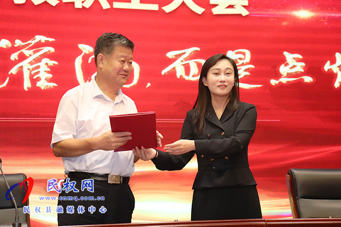 教育不是灌滿，而是點(diǎn)燃 ——民權(quán)縣高級(jí)中學(xué)暨北京寬高民權(quán)實(shí)驗(yàn)學(xué)校全體教職工大會(huì)召開(kāi)