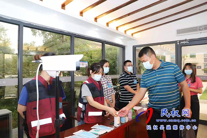 聚焦人代會(huì):履職盡責(zé)人大代表向大會(huì)報(bào)到 聚焦人代會(huì):履職盡責(zé)人大代表向大會(huì)報(bào)到