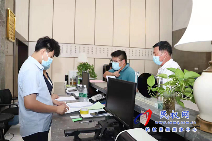 聚焦人代會(huì):履職盡責(zé)人大代表向大會(huì)報(bào)到 聚焦人代會(huì):履職盡責(zé)人大代表向大會(huì)報(bào)到