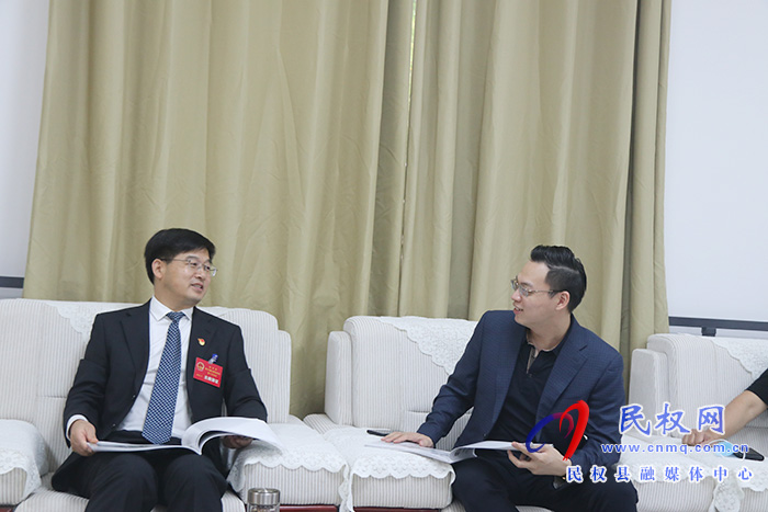 縣委書記張團結(jié)會見李巖、黃戰(zhàn)峰一行