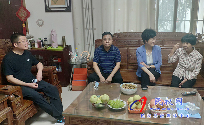 縣人大常委會(huì)主任周燕中秋節(jié)前夕看望慰問人大退休老干部 縣人大常委會(huì)主任周燕中秋節(jié)前夕看望慰問人大退休老干部