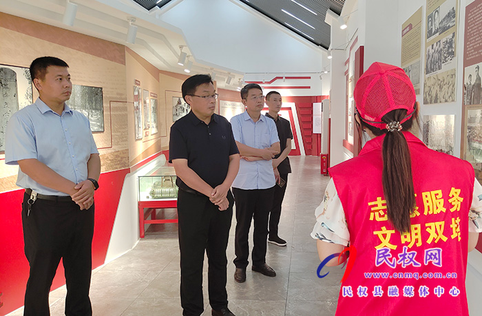 縣委常委、宣傳部長(zhǎng)、副縣長(zhǎng)畢道喜到雙塔鎮(zhèn)調(diào)研