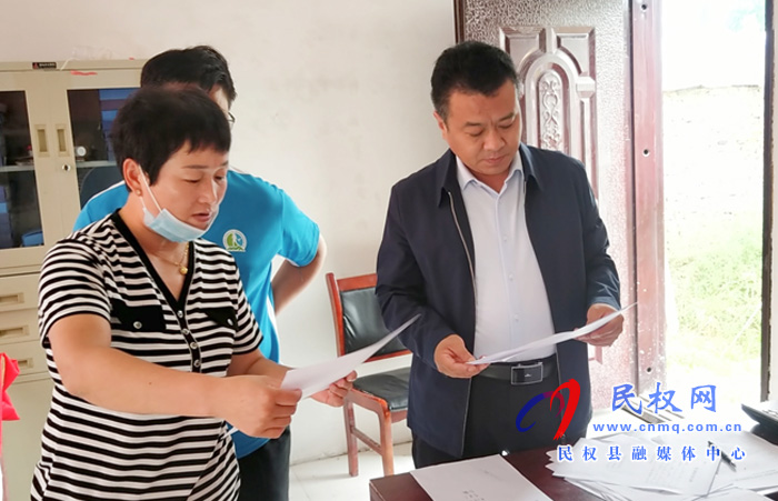 縣高新區(qū)管委會副主任、花園鄉(xiāng)黨委書記張玉棟調(diào)研鄉(xiāng)村振興工作