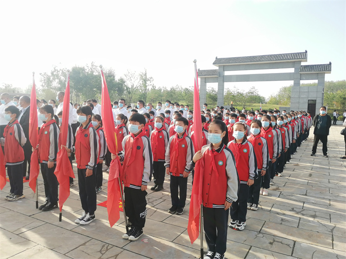 民權(quán)縣第三小學(xué)紅領(lǐng)巾中隊(duì)參加民權(quán)縣烈士紀(jì)念日公祭活動(dòng) 民權(quán)縣第三小學(xué)紅領(lǐng)巾中隊(duì)參加民權(quán)縣烈士紀(jì)念日公祭活動(dòng)