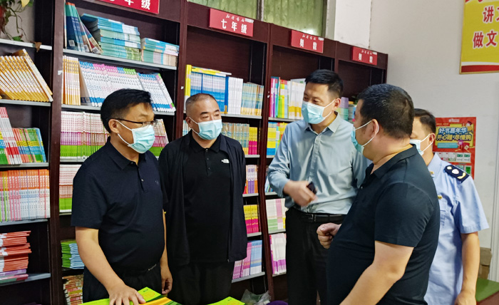 縣委常委、宣傳部長(zhǎng)、副縣長(zhǎng)畢道喜督導(dǎo)“掃黃打非”和文化市場(chǎng)安全生產(chǎn)工作