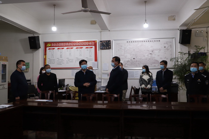 縣委書記張團(tuán)結(jié)慰問“十一”國慶節(jié)期間在崗值班值守人員