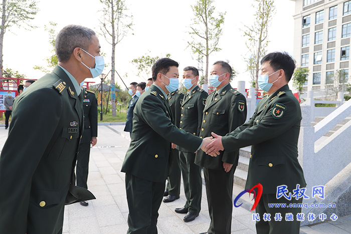 河南省軍區(qū)少將政委徐元鴻到民調研黨管武裝和民兵建設等工作情況