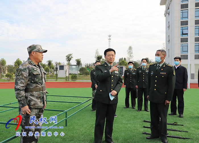 河南省軍區(qū)少將政委徐元鴻到民調研黨管武裝和民兵建設等工作情況