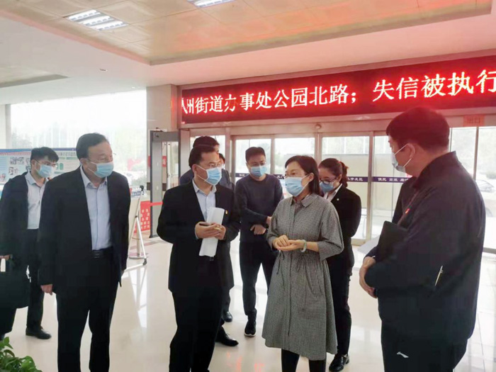 縣委副書記、縣長(zhǎng)王靜嫻到縣政務(wù)服務(wù)和大數(shù)據(jù)管理局調(diào)研法治政府建設(shè)工作