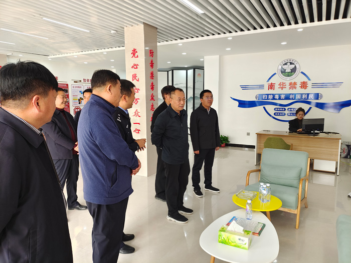 縣政協(xié)主席周明河到南華街道辦事處調(diào)研指導(dǎo)禁毒、信訪穩(wěn)定和文明城創(chuàng)建工作
