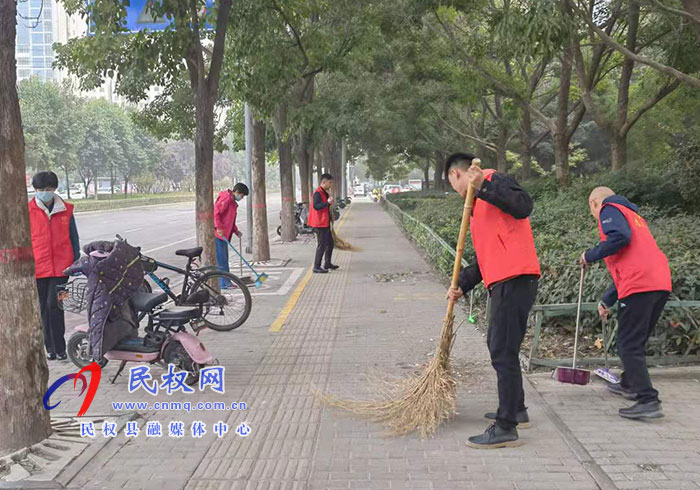 民權(quán)縣委統(tǒng)戰(zhàn)部開(kāi)展環(huán)境衛(wèi)生清掃志愿服務(wù)活動(dòng)