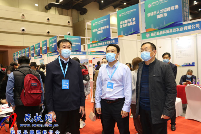 民權(quán)縣組團(tuán)參加第四屆中國(guó)·河南招才引智創(chuàng)新發(fā)展大會(huì)首日招引各類人才210名