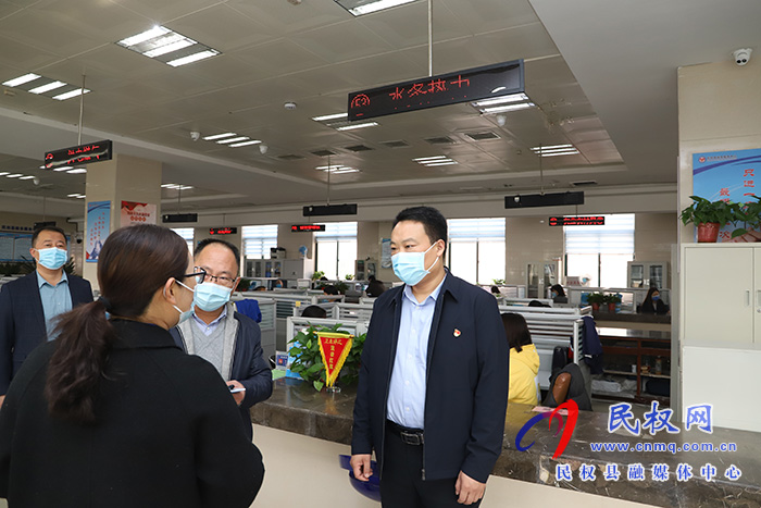 縣委常委、組織部長(zhǎng)王義彬檢查指導(dǎo)全國(guó)文明城市創(chuàng)建工作