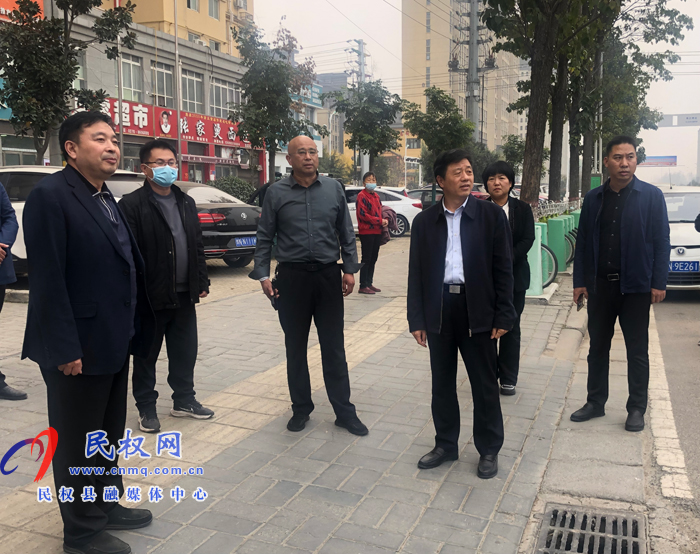 縣領(lǐng)導(dǎo)陳鴻志、陳進(jìn)領(lǐng)督查交通秩序整治情況