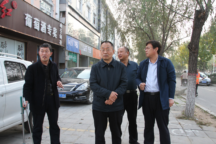 縣政協(xié)主席周明河督導檢查全國文明城市創(chuàng)建工作