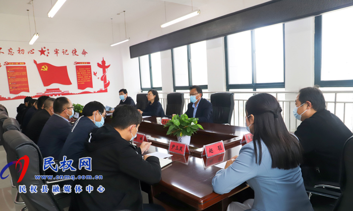 縣委副書記、縣長王靜嫻到縣創(chuàng)文創(chuàng)衛(wèi)指揮部辦公室調(diào)研