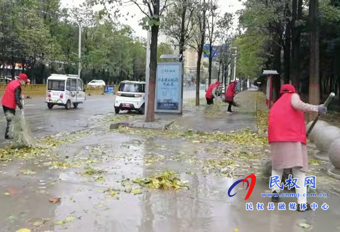 縣民族學(xué)校教師志愿者積極參與創(chuàng)建全國文明城全國衛(wèi)生城活動